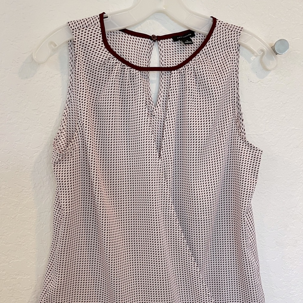 Gorgeous Ann Taylor sleeveless blouse